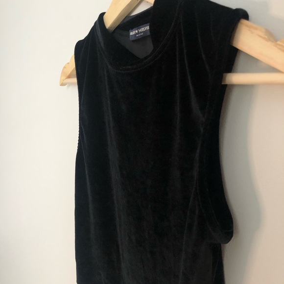 Brandy Melville Crop tank - Picture 3 of 4